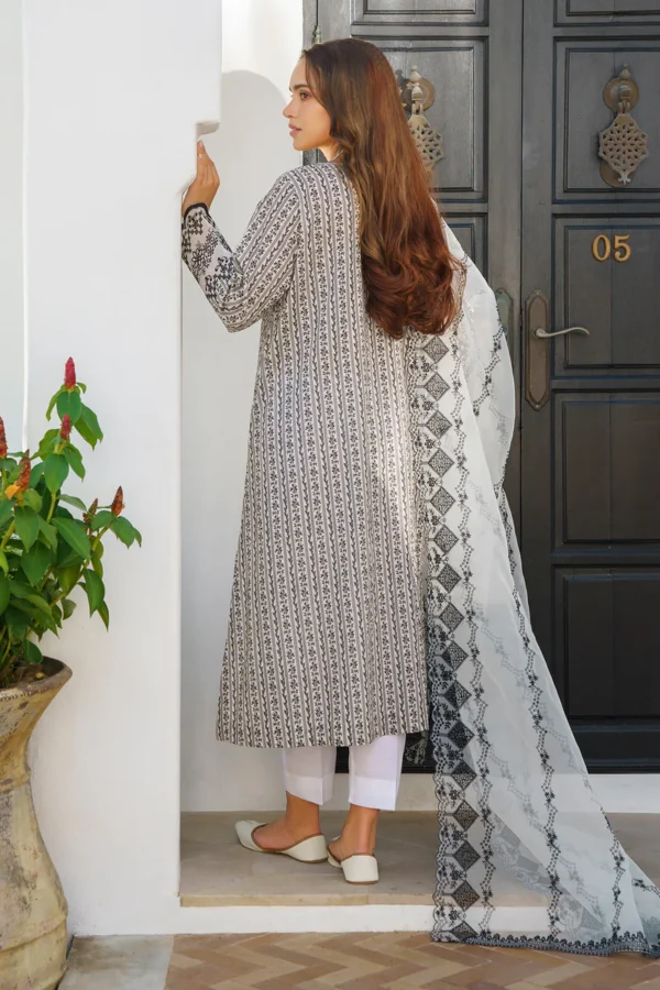 Baroque Stitched PRINTED LAWN UF-574 - Image 4