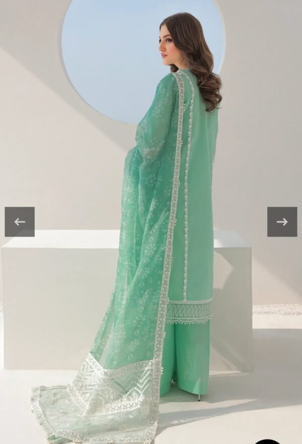 BAROQUE 3PC Stitched EMBROIDERED SCHIFFLI LAWN UF-302 - Image 5