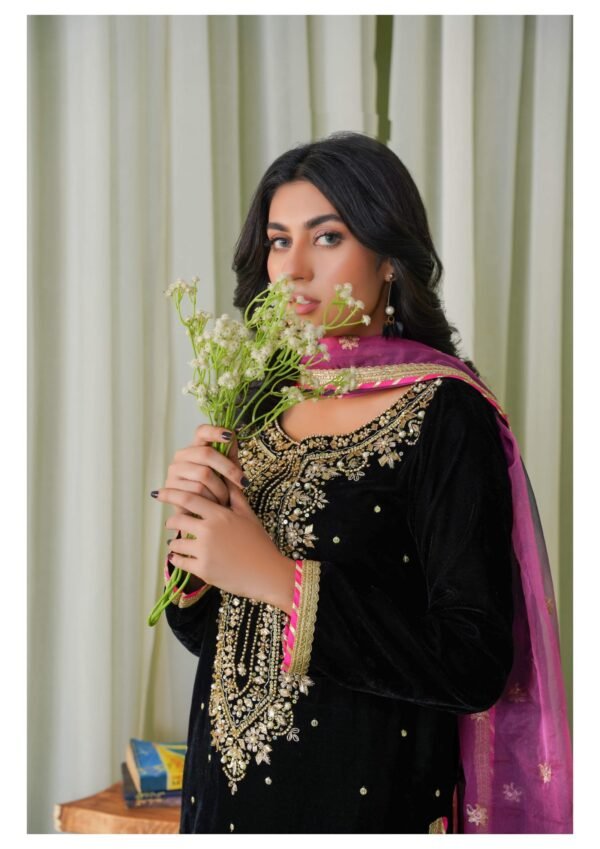 Azal Makhmal Black & Gold