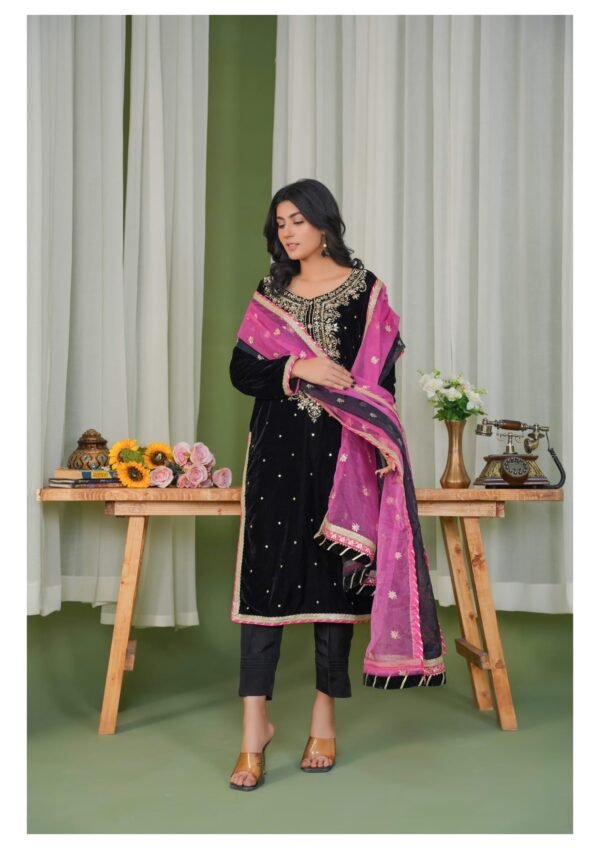 Azal Makhmal Black & Gold - Image 4