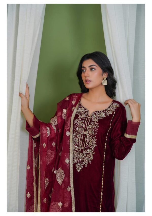 Azal Makhmal Maroon